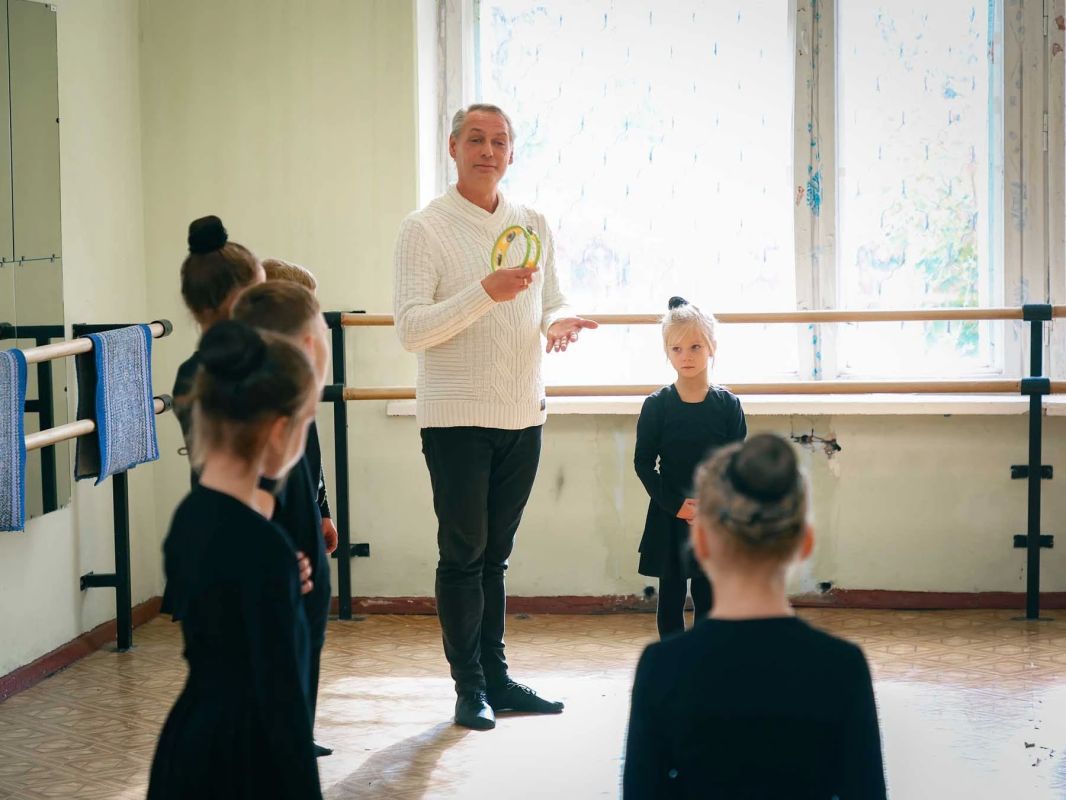 В МБУ ДО «РДШИ» на отделе хореографического искусства преподавателем Головенко Р. В. был проведён открытый урок по предмету «Ритмика» (концертмейстер Ерофеева В. С.) В МБУ ДО «РДШИ» на отделе хореографического искусства преподавателем Головенко Р. В. был проведён открытый урок по предмету «Ритмика» (концертмейстер Ерофеева В. С.)
