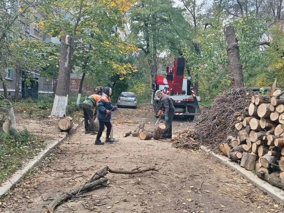 Коммунальными службами проведены работы на территории города Коммунальными службами проведены работы на территории города