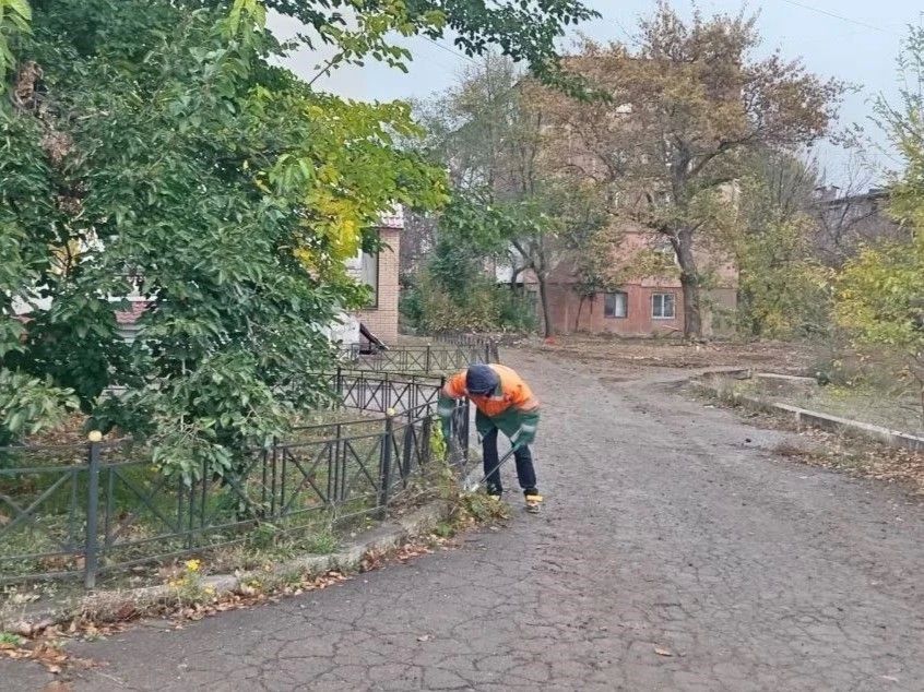Коммунальными службами проведены работы на территории города Коммунальными службами проведены работы на территории города