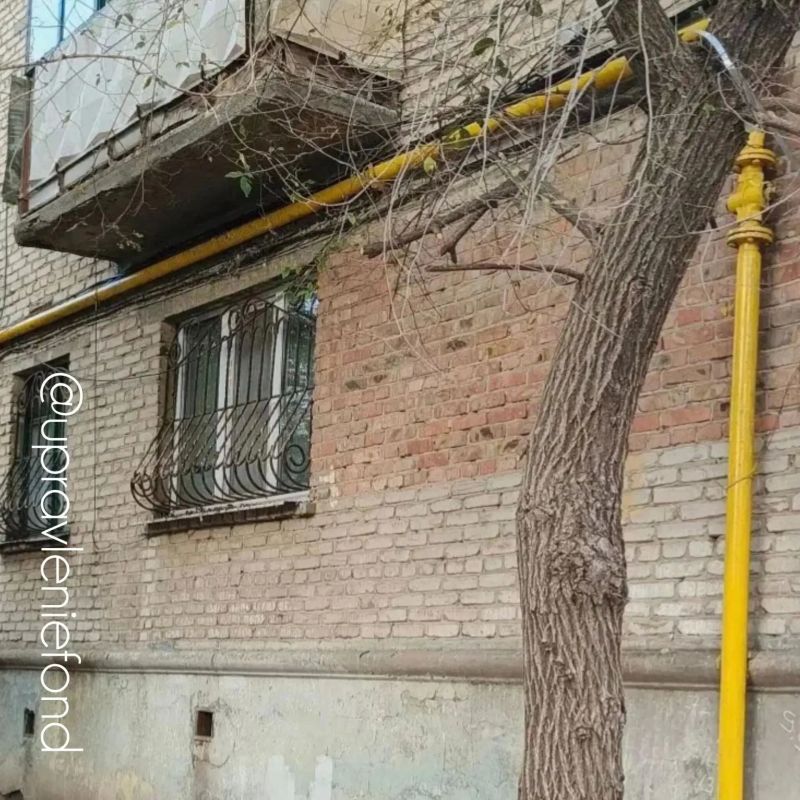 Луганский филиал восстановил опознавательную окраску газопроводов на фасадах МКД в восточной части столицы