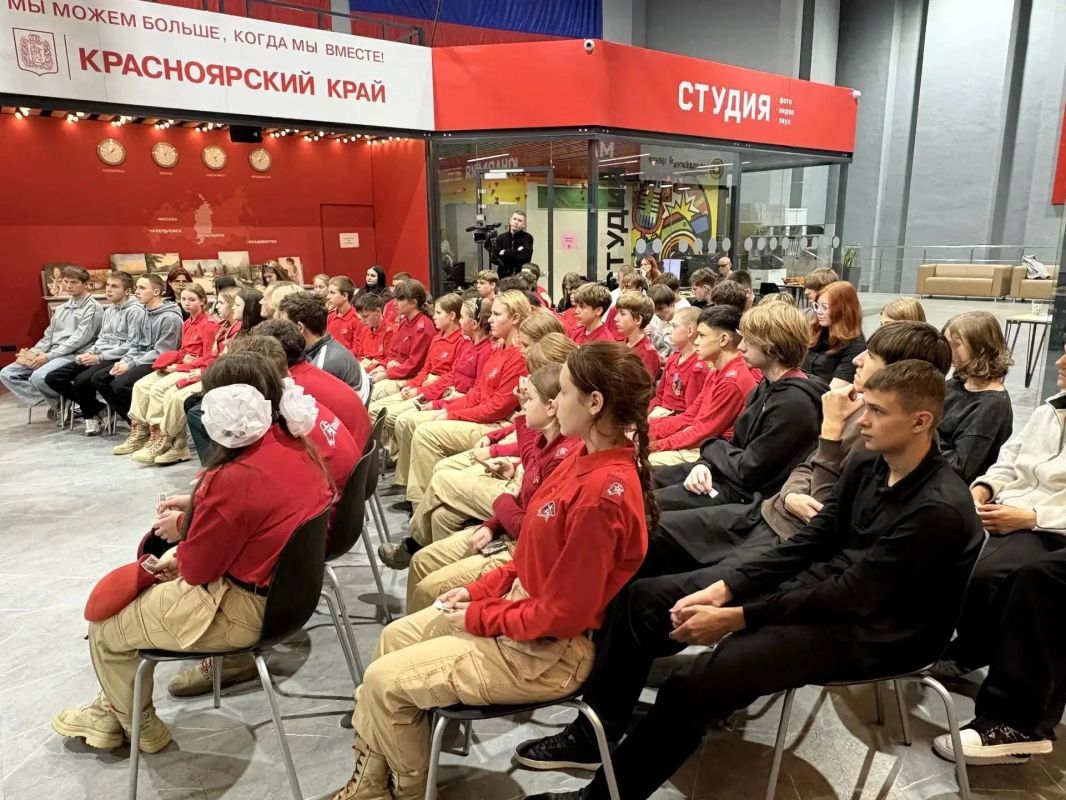 Свердловские школьники встретились с Героем России Свердловские школьники встретились с Героем России