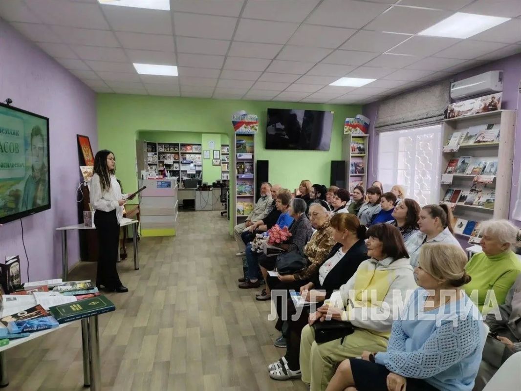 В Стаханове презентовали книгу о памятнике древнерусской литературы В Стаханове презентовали книгу о памятнике древнерусской литературы