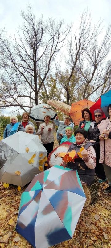 В Лутугинском КЦСОН отметили День разноцветных зонтов В Лутугинском КЦСОН отметили День разноцветных зонтов