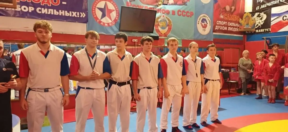 В АЛЧЕВСКЕ ПРОШЛИ СОРЕВНОВАНИЯ ПО САМБО В АЛЧЕВСКЕ ПРОШЛИ СОРЕВНОВАНИЯ ПО САМБО