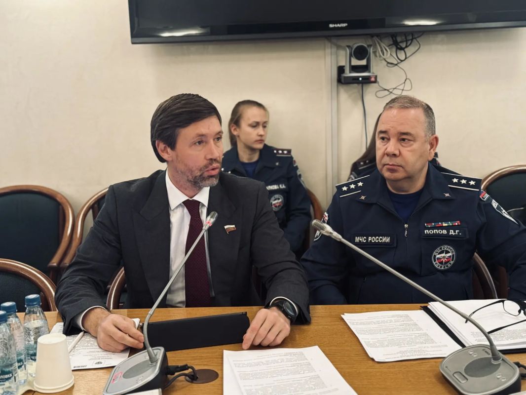 Сегодня на заседании Комитета рекомендовали с коллегами Государственной Думе принять в первом чтении четыре законопроекта Сегодня на заседании Комитета рекомендовали с коллегами Государственной Думе принять в первом чтении четыре законопроекта