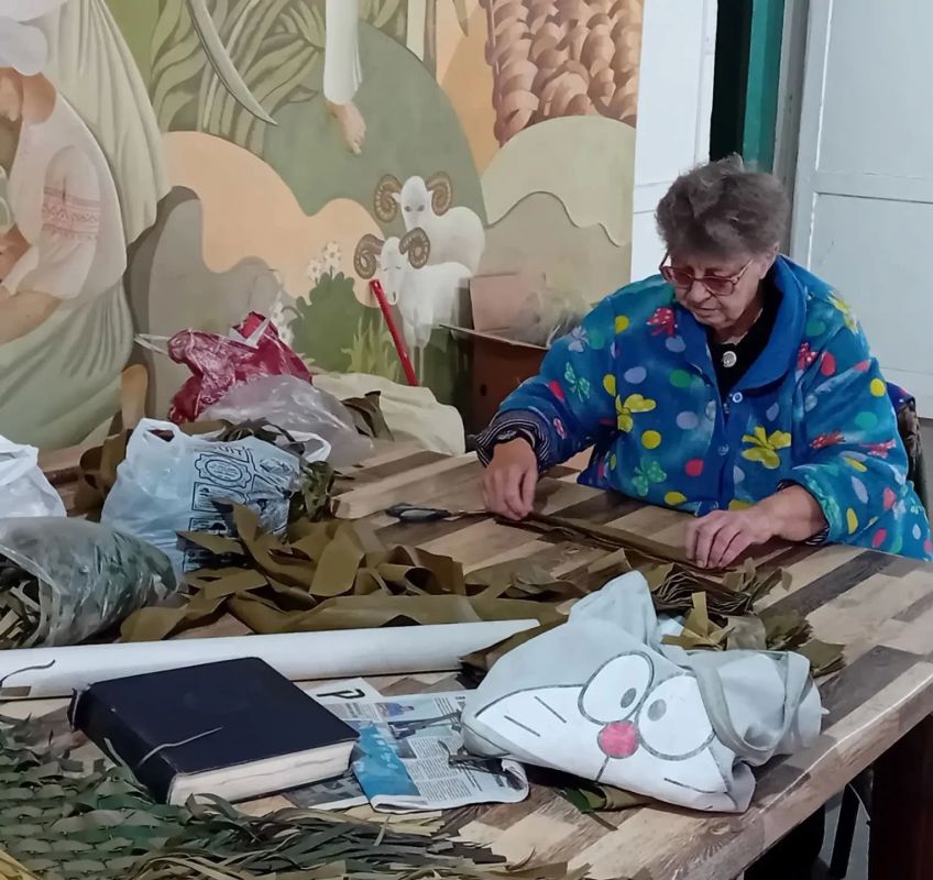 Тёплое дело сильных людей: в Кошарах плетут защиту для наших защитников Тёплое дело сильных людей: в Кошарах плетут защиту для наших защитников