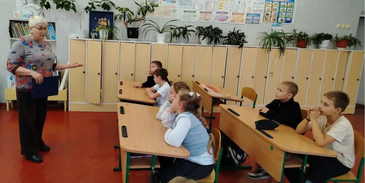 В библиотеке Комиссаровки прошли весёлые забавы «Знает весь огромный мир этот русский сувенир» В библиотеке Комиссаровки прошли весёлые забавы «Знает весь огромный мир этот русский сувенир»