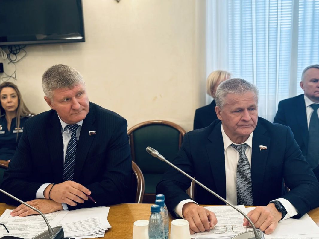 Сегодня на заседании Комитета рекомендовали с коллегами Государственной Думе принять в первом чтении четыре законопроекта Сегодня на заседании Комитета рекомендовали с коллегами Государственной Думе принять в первом чтении четыре законопроекта