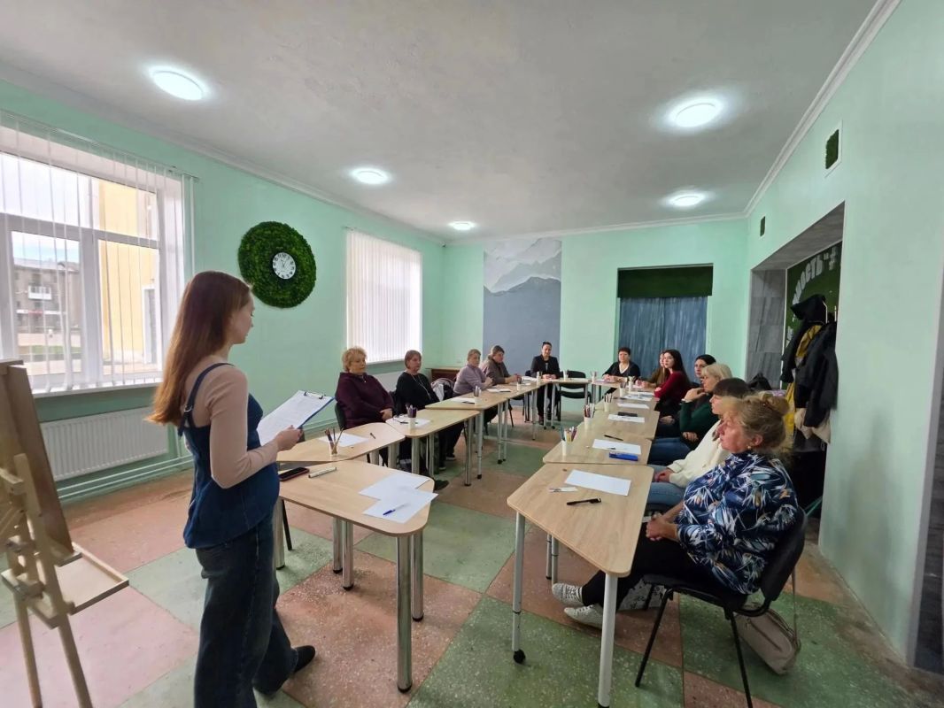 В городе Молодогвардейске теперь есть свое особенное место силы — здесь начал работу клуб женщин из семей участников специальной военной операции В городе Молодогвардейске теперь есть свое особенное место силы — здесь начал работу клуб женщин из семей участников специальной военной операции