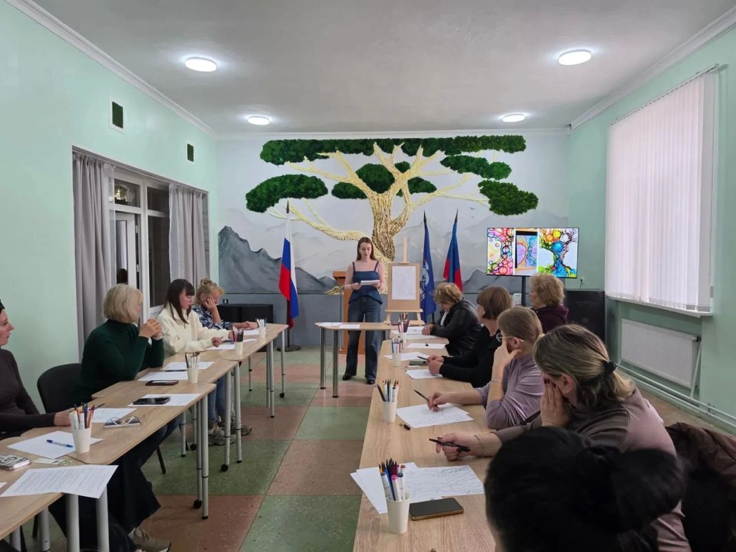 В городе Молодогвардейске теперь есть свое особенное место силы — здесь начал работу клуб женщин из семей участников специальной военной операции В городе Молодогвардейске теперь есть свое особенное место силы — здесь начал работу клуб женщин из семей участников специальной военной операции