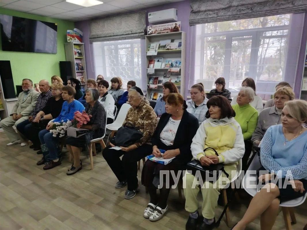 В Стаханове презентовали книгу о памятнике древнерусской литературы В Стаханове презентовали книгу о памятнике древнерусской литературы