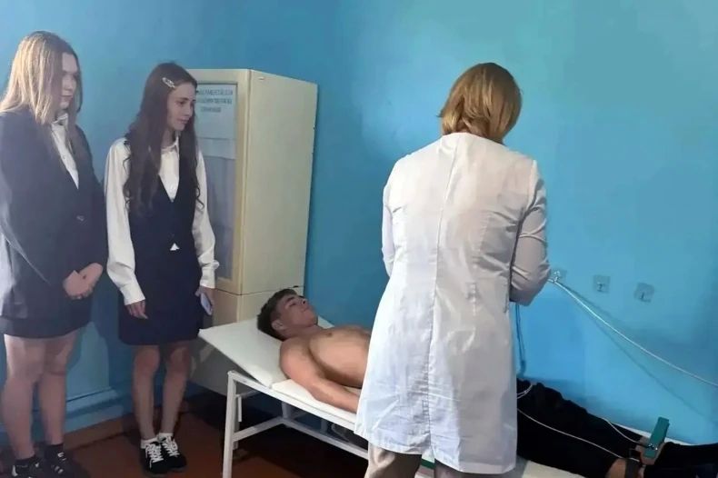 Специалисты Провальской амбулатории провели профориентационную встречу для учащихся Провальского УВК
