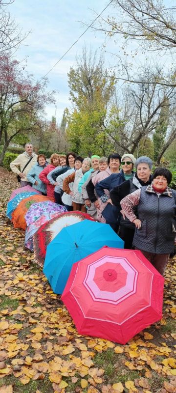 В Лутугинском КЦСОН отметили День разноцветных зонтов В Лутугинском КЦСОН отметили День разноцветных зонтов