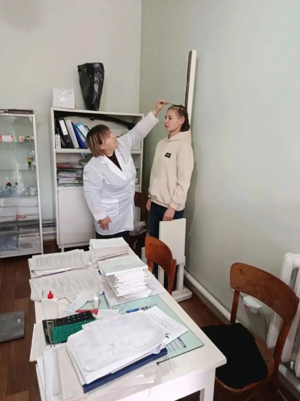 Специалист Карпово-Крепенского ФАПа провел профориентационную встречу с учащимися местной школы Специалист Карпово-Крепенского ФАПа провел профориентационную встречу с учащимися местной школы