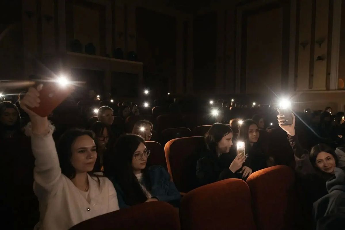 Свет погас - концерт продолжился: «Музыка возрождения» снова в Луганске Свет погас - концерт продолжился: «Музыка возрождения» снова в Луганске