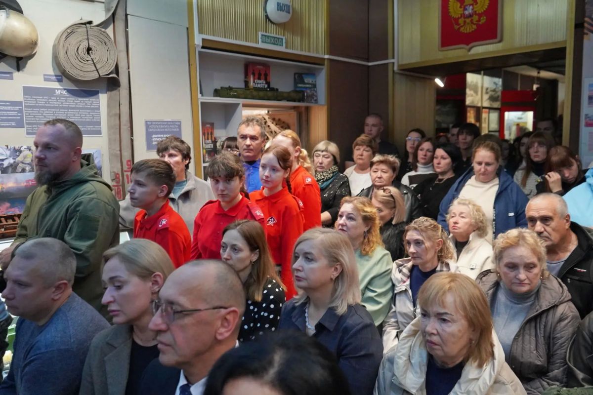 В Свердловске открыли «Зал Славы» в память о героях-земляках В Свердловске открыли «Зал Славы» в память о героях-земляках