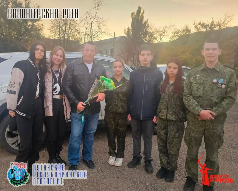 20 октября активисты Свердловского местного отделения ЛРО ВДМОД «Волонтерская Рота Боевого Братства» — воспитанники десантно-патриотического спортивного клуба имени Артёма Ванюшенко — поздравили с Днём отца Домрачева...