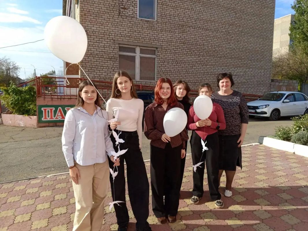 В «Библиопортале» прошёл урок-реквием «Белые журавли: память, что не улетает» В «Библиопортале» прошёл урок-реквием «Белые журавли: память, что не улетает»