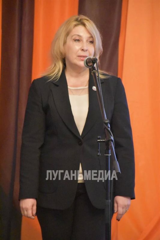 В Краснодонском ДК имени «Молодой гвардии» вручили благодарственные письма родителям героев, освобождавших Константиновку В Краснодонском ДК имени «Молодой гвардии» вручили благодарственные письма родителям героев, освобождавших Константиновку