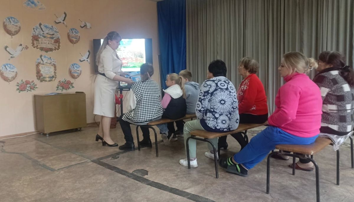 В Веселотарасовском сельском клубе прошёл познавательный час «Белые журавли: символ надежды» В Веселотарасовском сельском клубе прошёл познавательный час «Белые журавли: символ надежды»