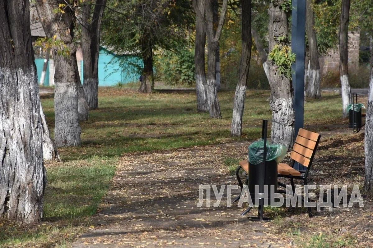 В Алчевске продолжаются ремонтно-восстановительные работы в сквере Дружбы и на проспекте Ленина