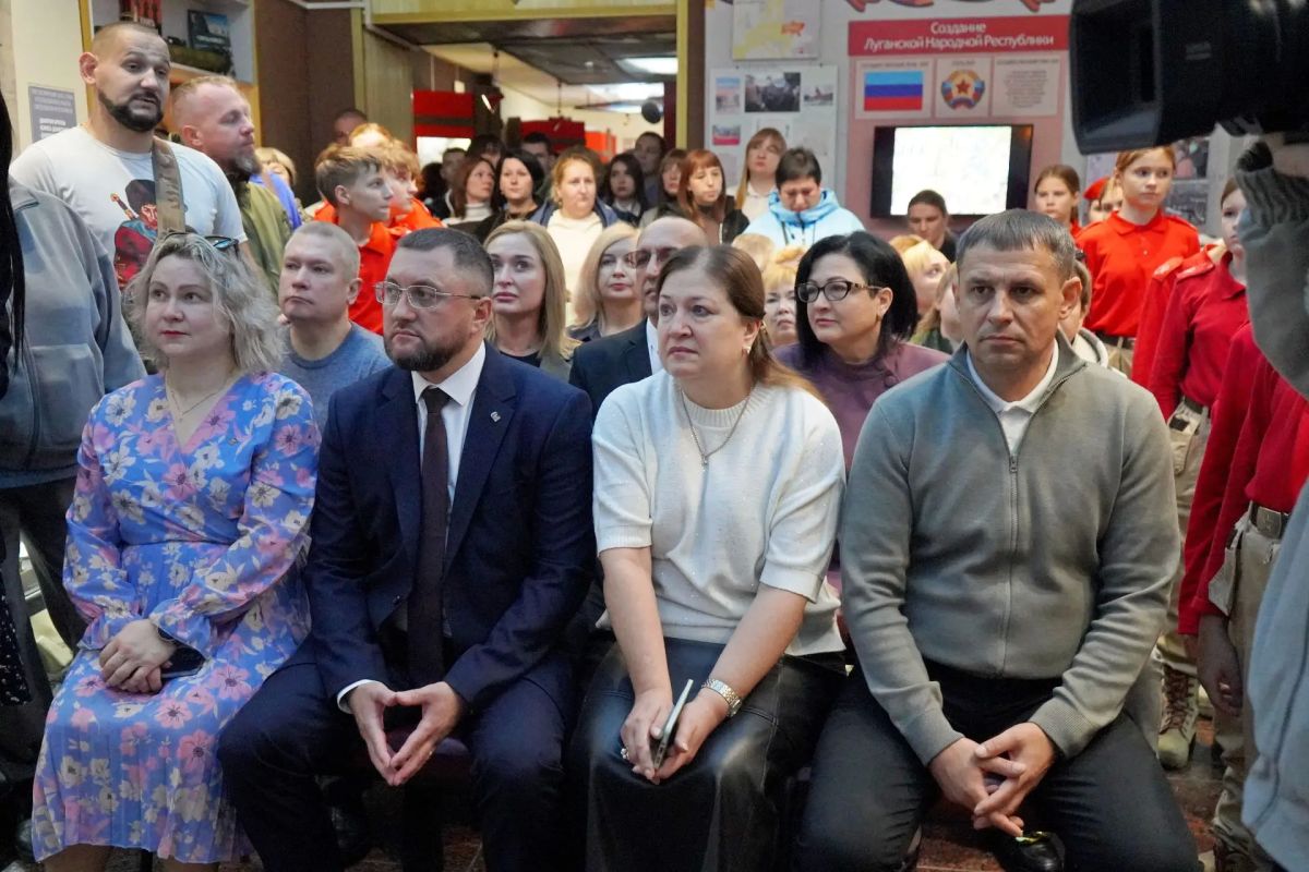 В Свердловске открыли «Зал Славы» в память о героях-земляках В Свердловске открыли «Зал Славы» в память о героях-земляках
