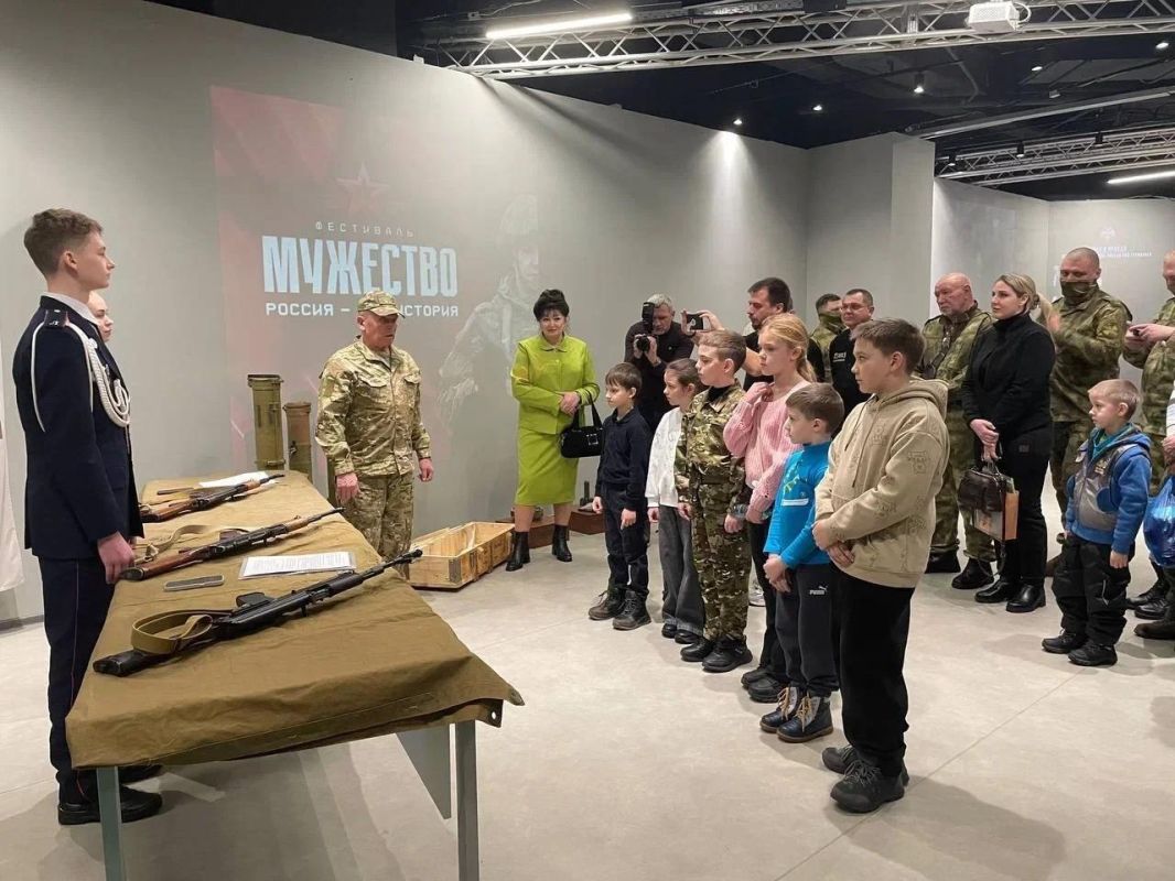 Более 6 тысяч россиян посетили выставку Знание.Герои в Луганске Более 6 тысяч россиян посетили выставку Знание.Герои в Луганске