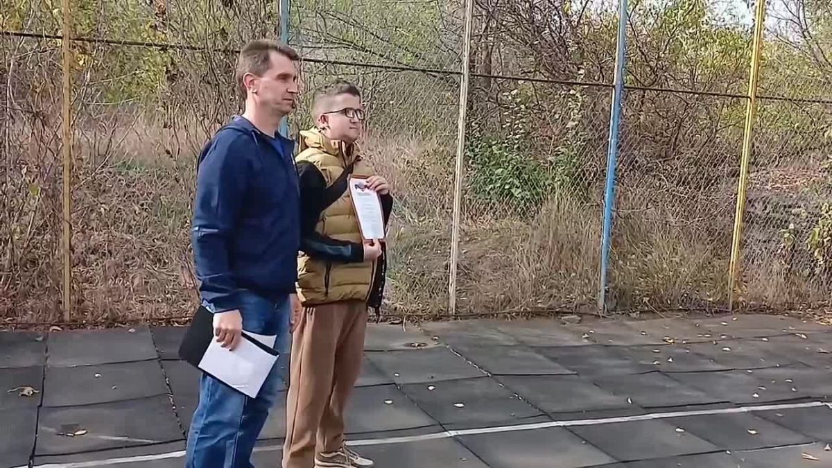 Сегодня в Краснодонском центре физического здоровья «Спорт для всех» состоялись соревнования по городкам «Меткая бита!» среди людей с ограниченными возможностями здоровья — получателей услуг Краснодонского комплексного...