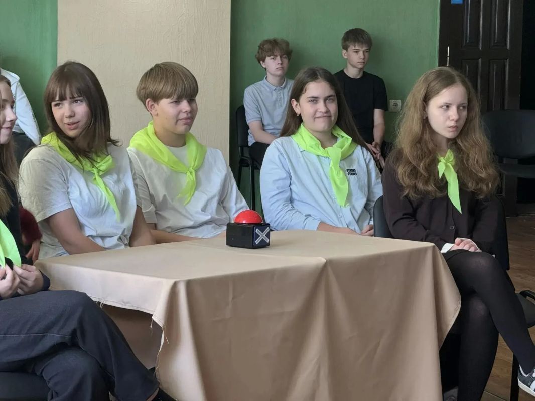 В Перевальском ДК прошел информационный час о героях шахтерского труда В Перевальском ДК прошел информационный час о героях шахтерского труда