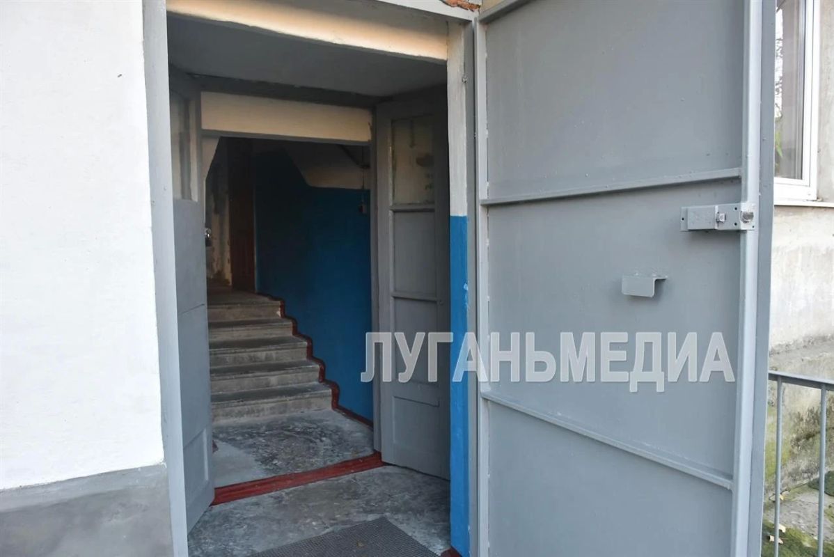Единая управляющая компания обновляет входные группы одной из многоэтажек Лутугино Единая управляющая компания обновляет входные группы одной из многоэтажек Лутугино