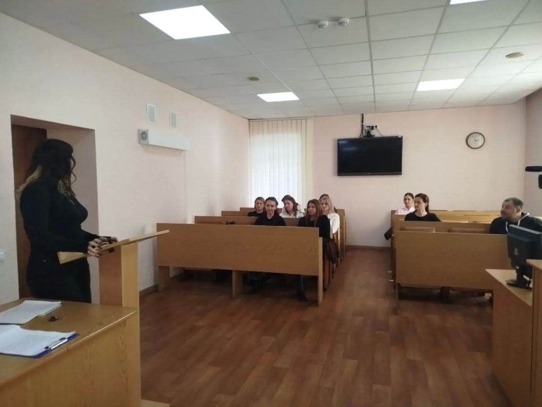 В Ровеньках прошло заседание Молодёжного совета В Ровеньках прошло заседание Молодёжного совета
