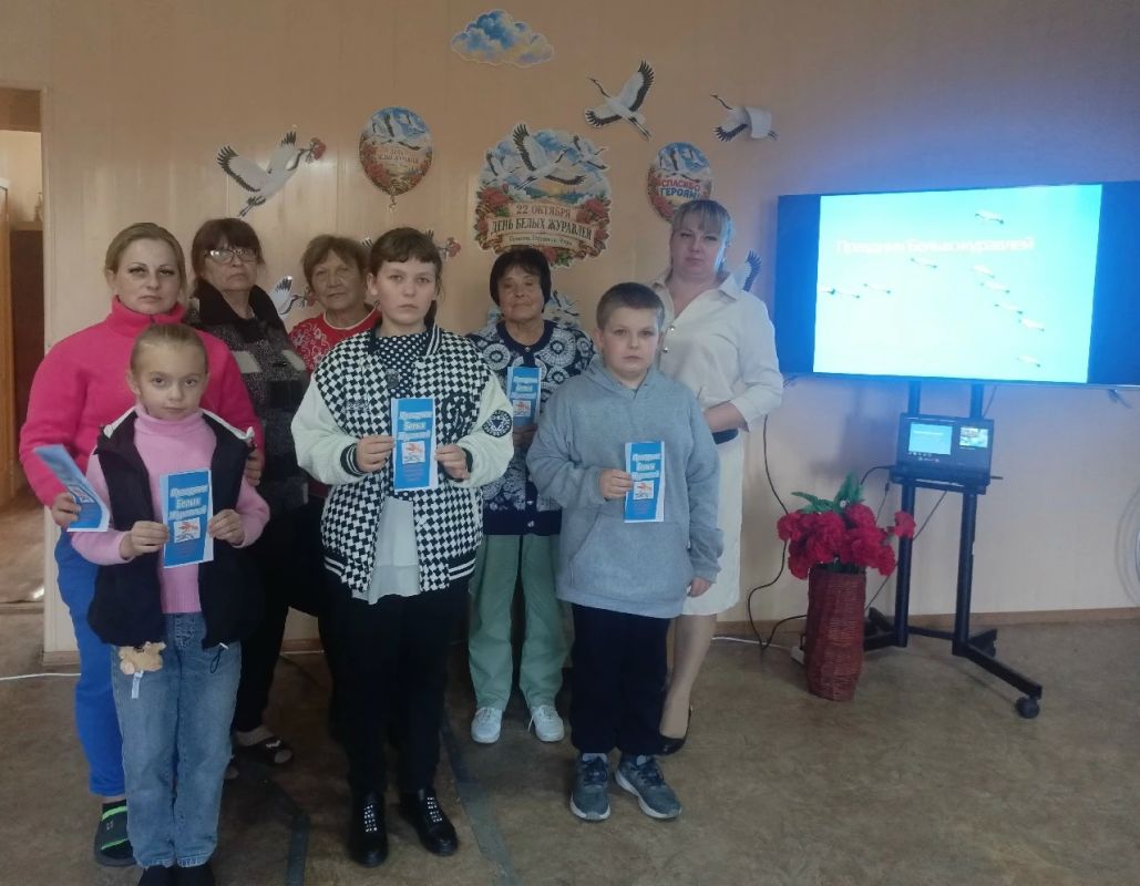 В Веселотарасовском сельском клубе прошёл познавательный час «Белые журавли: символ надежды» В Веселотарасовском сельском клубе прошёл познавательный час «Белые журавли: символ надежды»