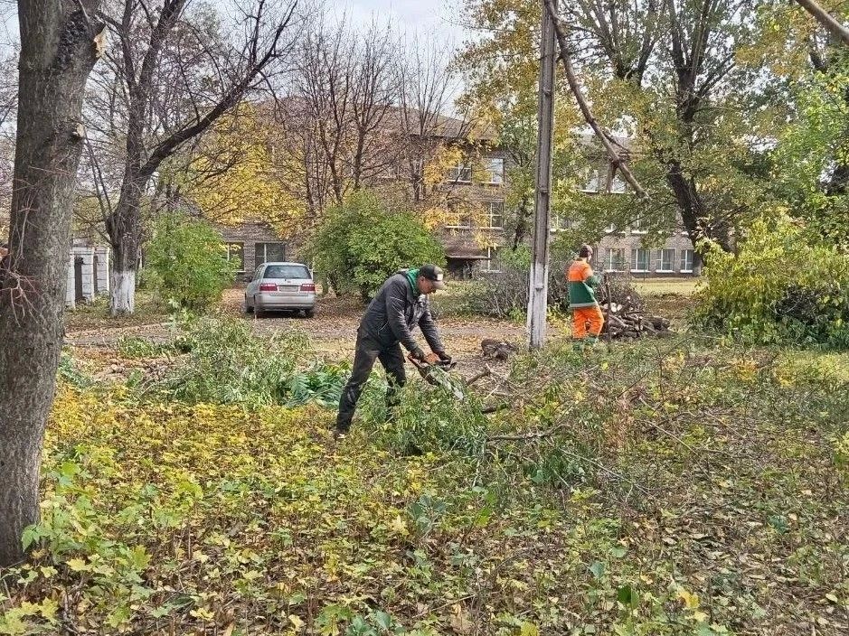 Коммунальными службами проведены работы на территории города Коммунальными службами проведены работы на территории города
