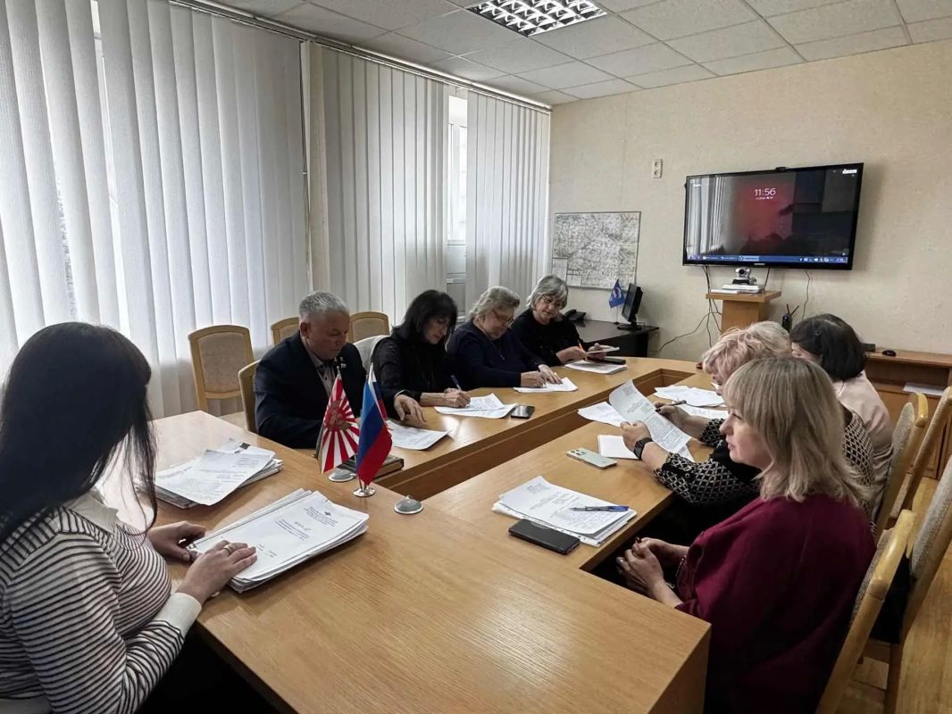 23 октября в Администрации Краснолучского городского округа прошло заседание комиссии по делам несовершеннолетних и защите их прав