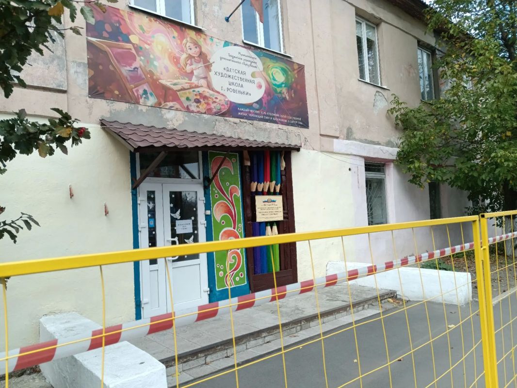 В Ровеньках начаты работы по капитальному ремонту кровли В городском округе город Ровеньки продолжаются работы по капитальному ремонту кровли Детской художественной школы г. Ровеньки. Обновление кровли художественной школы... В Ровеньках начаты работы по капитальному ремонту кровли В городском округе город Ровеньки продолжаются работы по капитальному ремонту кровли Детской художественной школы г. Ровеньки. Обновление кровли художественной школы...