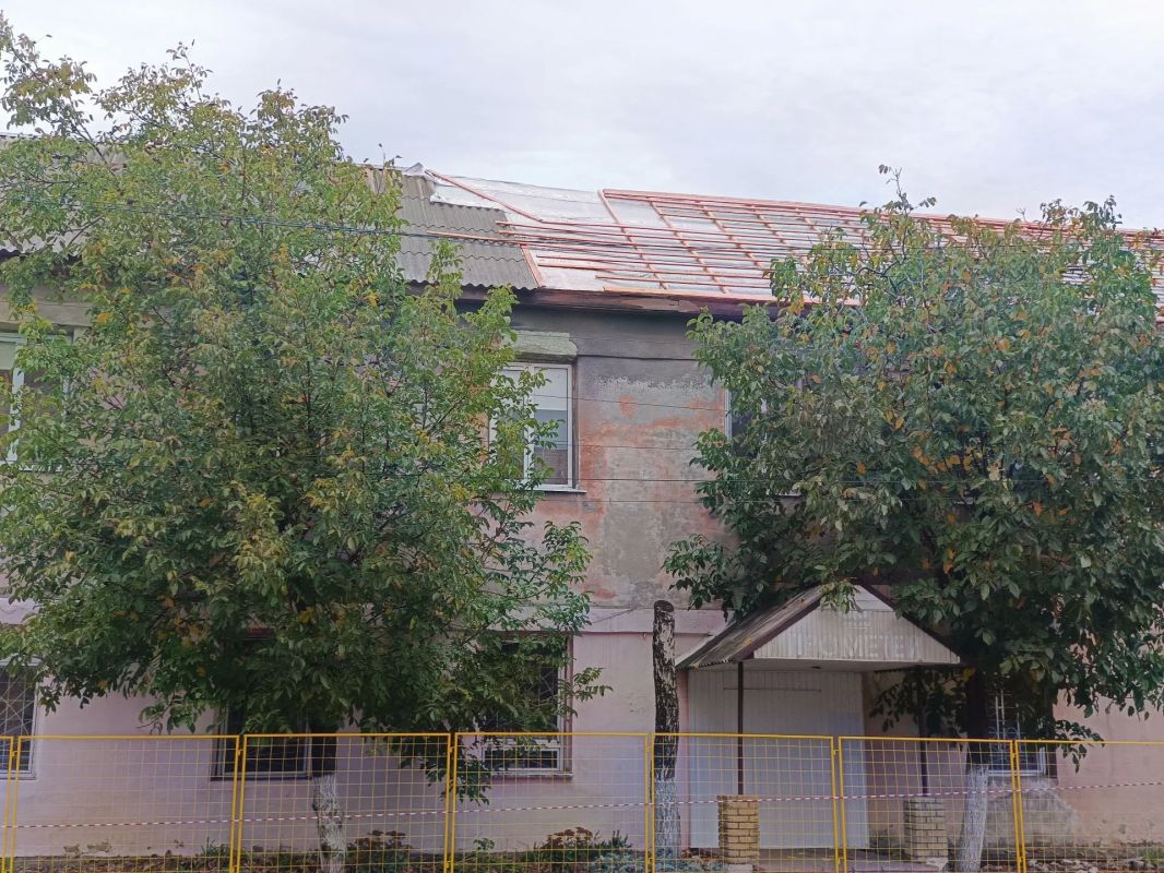 В Ровеньках начаты работы по капитальному ремонту кровли В городском округе город Ровеньки продолжаются работы по капитальному ремонту кровли Детской художественной школы г. Ровеньки. Обновление кровли художественной школы... В Ровеньках начаты работы по капитальному ремонту кровли В городском округе город Ровеньки продолжаются работы по капитальному ремонту кровли Детской художественной школы г. Ровеньки. Обновление кровли художественной школы...