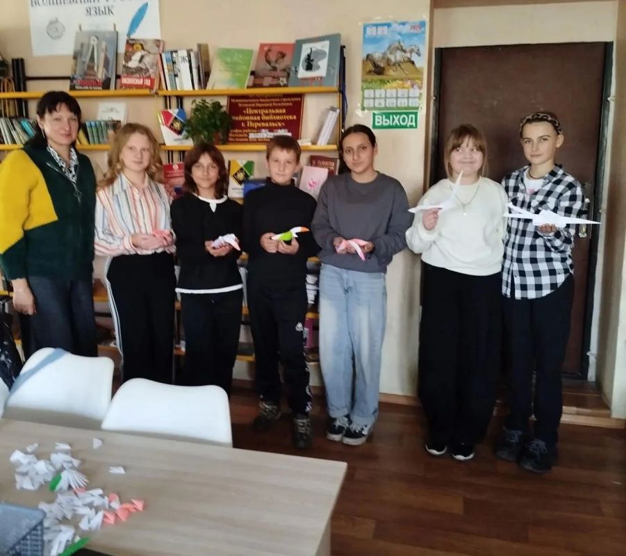 В библиотеке поселка Центральный прошел час «Белый журавлик» В библиотеке поселка Центральный прошел час «Белый журавлик»