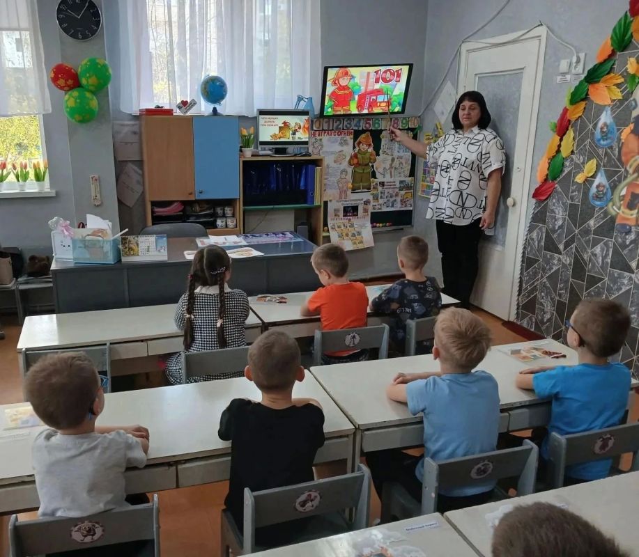В Лутугинском УВК «Журавлик» прошла тематическая неделя, посвященная пожарной безопасности В Лутугинском УВК «Журавлик» прошла тематическая неделя, посвященная пожарной безопасности