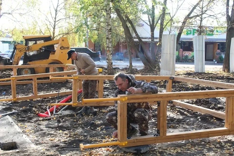 Первая поддержка федерального центра: Продолжается благоустройство парка в Новопскове