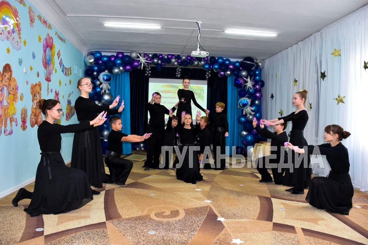 Краснолучскому ясли-саду № 2 «Барвинок» – 60! Краснолучскому ясли-саду № 2 «Барвинок» – 60!