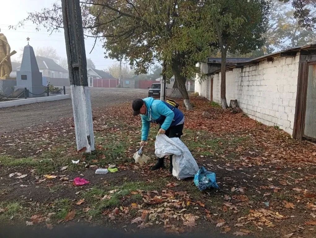 БЛАГОУСТРОЙСТВО ПГТ НОВОДАРЬЕВКА: УБОРКА ТЕРРИТОРИИ ПРОДОЛЖАЕТСЯ БЛАГОУСТРОЙСТВО ПГТ НОВОДАРЬЕВКА: УБОРКА ТЕРРИТОРИИ ПРОДОЛЖАЕТСЯ