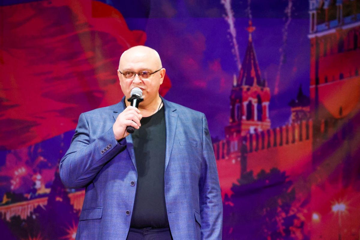 В Луганском республиканском Дворце культуры состоялся концерт — час патриотизма под названием «Гордость России — её сыновья» В Луганском республиканском Дворце культуры состоялся концерт — час патриотизма под названием «Гордость России — её сыновья»