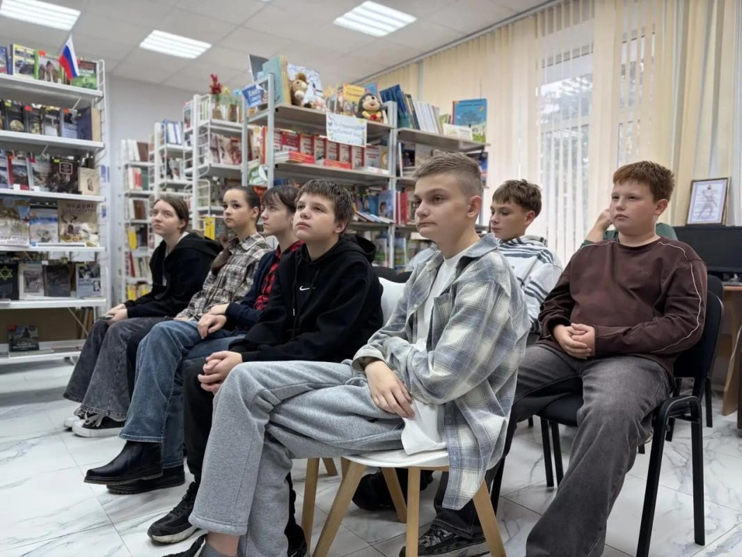 В посёлке Металлист прошло памятное мероприятие «Журавли нашей памяти», посвященное Дню белых журавлей — празднику поэзии, духовности и памяти павших защитников Отечества В посёлке Металлист прошло памятное мероприятие «Журавли нашей памяти», посвященное Дню белых журавлей — празднику поэзии, духовности и памяти павших защитников Отечества