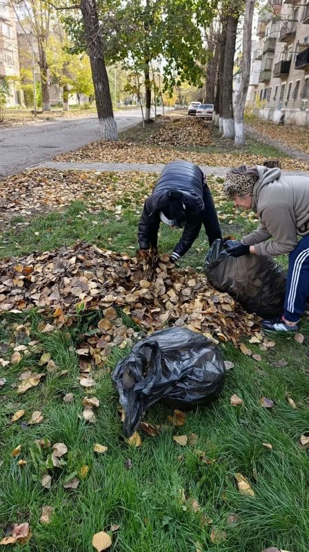Продолжаются работы по благоустройству территорий в г. Молодогвардейске Продолжаются работы по благоустройству территорий в г. Молодогвардейске