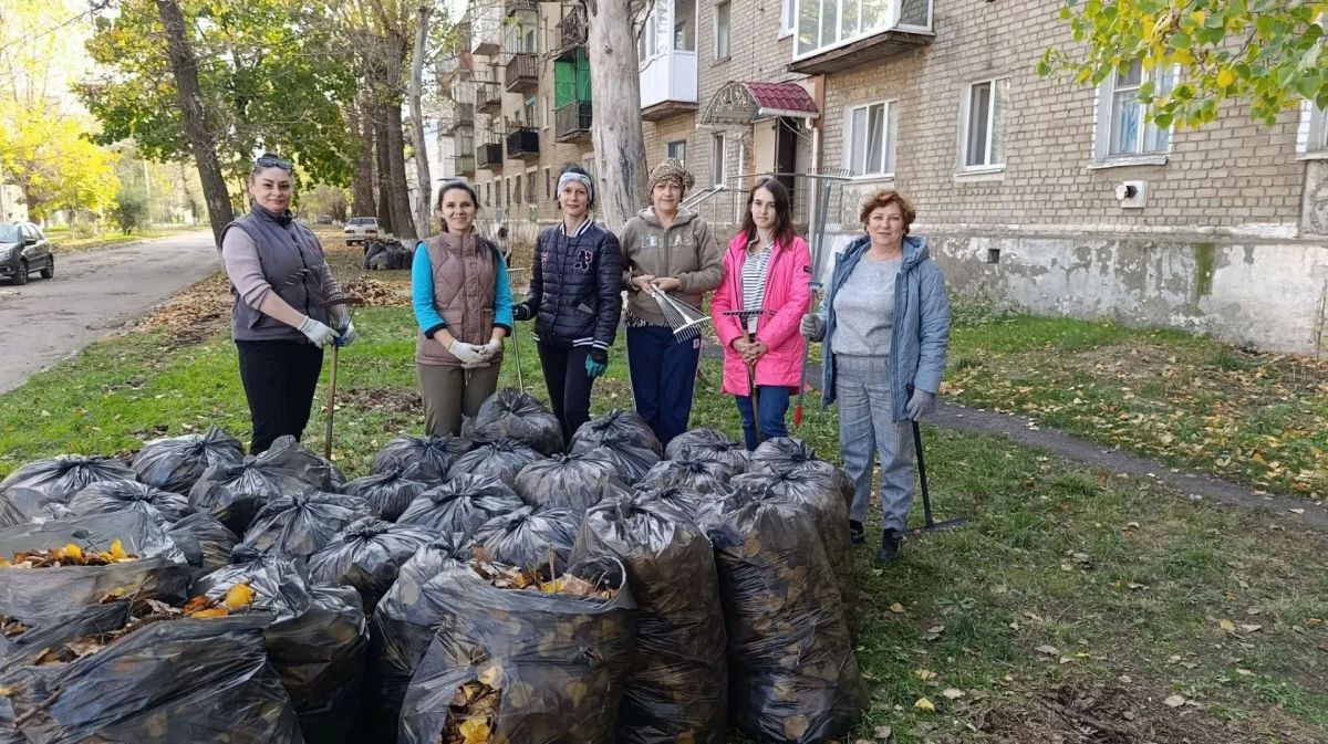 Продолжаются работы по благоустройству территорий в г. Молодогвардейске