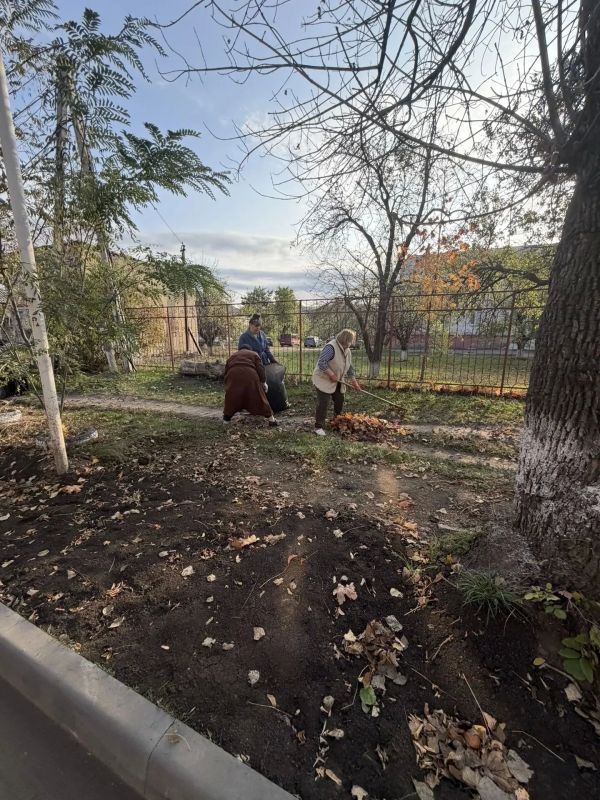 Продолжаются работы по благоустройству территорий в г. Молодогвардейске Продолжаются работы по благоустройству территорий в г. Молодогвардейске