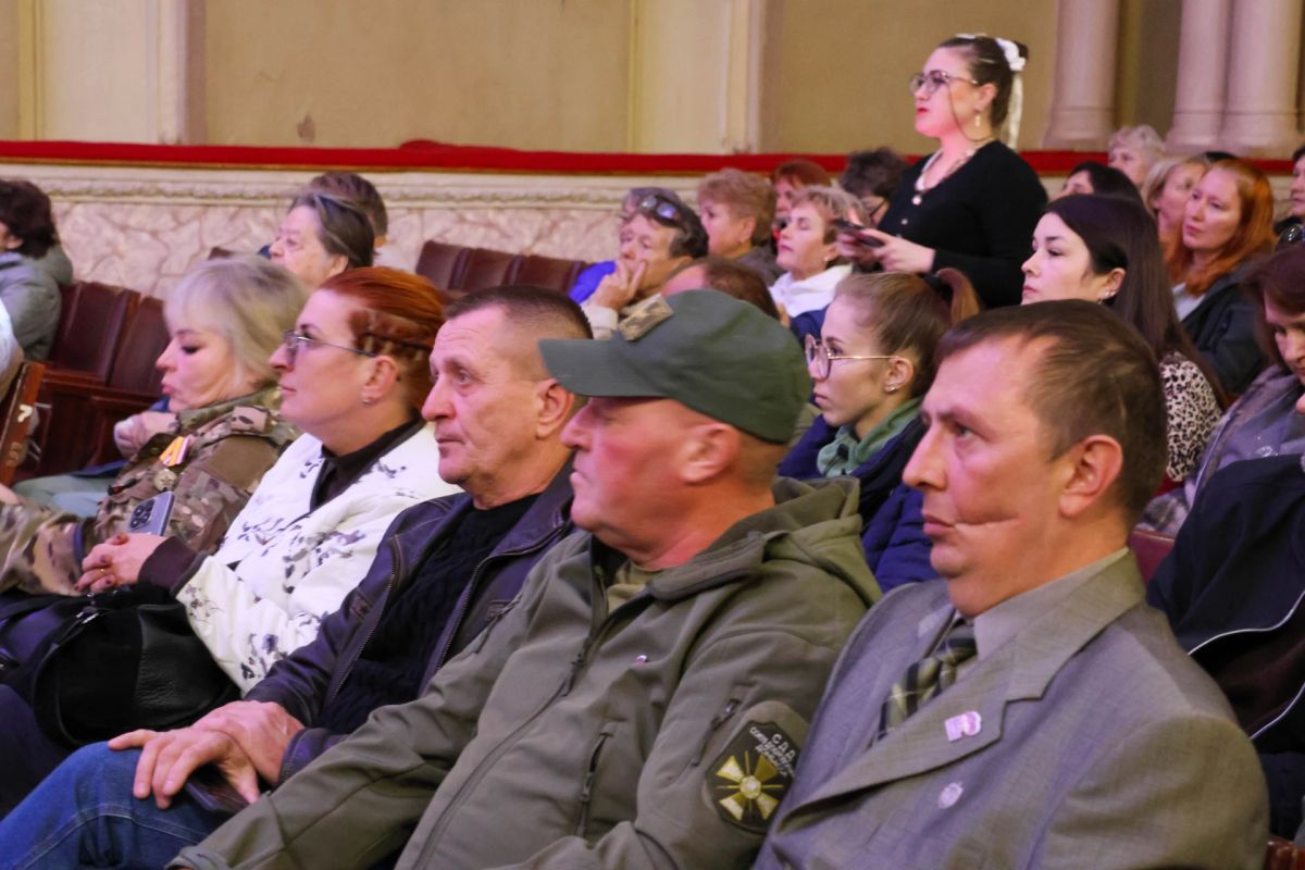 В Луганском республиканском Дворце культуры состоялся концерт — час патриотизма под названием «Гордость России — её сыновья» В Луганском республиканском Дворце культуры состоялся концерт — час патриотизма под названием «Гордость России — её сыновья»