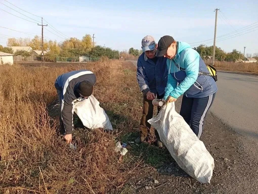 БЛАГОУСТРОЙСТВО ПГТ НОВОДАРЬЕВКА: УБОРКА ТЕРРИТОРИИ ПРОДОЛЖАЕТСЯ БЛАГОУСТРОЙСТВО ПГТ НОВОДАРЬЕВКА: УБОРКА ТЕРРИТОРИИ ПРОДОЛЖАЕТСЯ