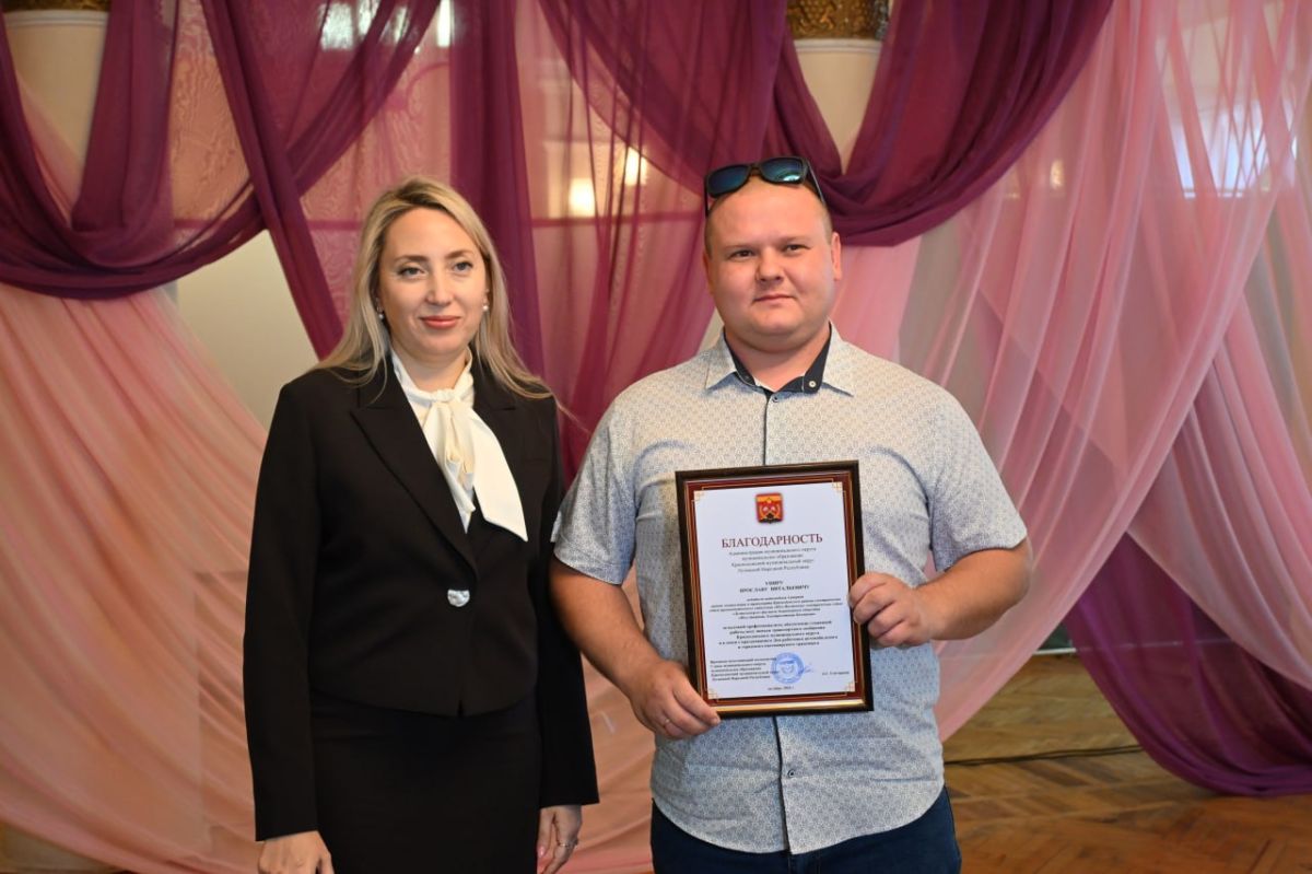 В Краснодоне поздравили работников транспорта В Краснодоне поздравили работников транспорта
