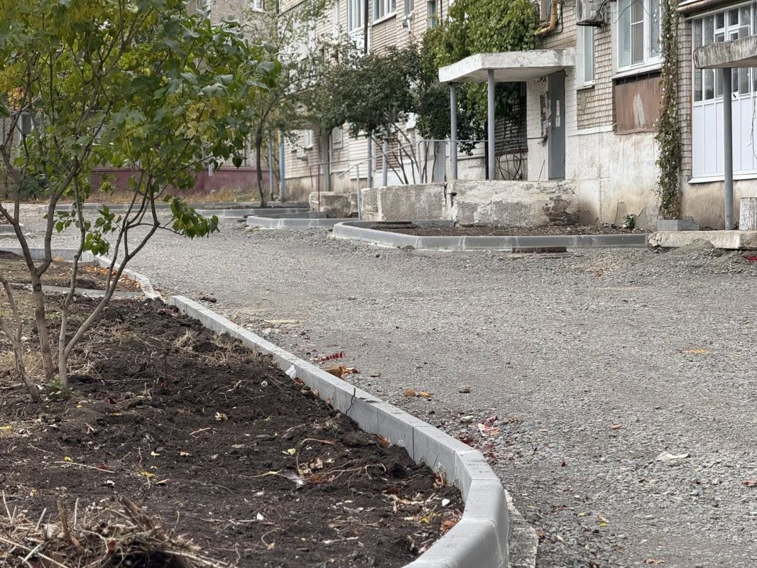 Продолжается обновление дорог и благоустройство городских территорий в Краснодоне Продолжается обновление дорог и благоустройство городских территорий в Краснодоне